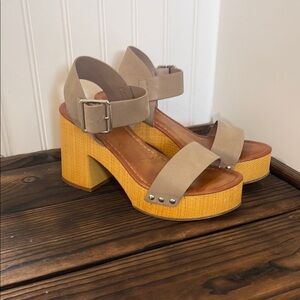 Mia Nira Taupe Platform Sandals